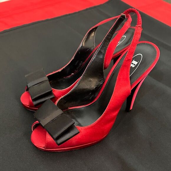 Browns Red Sateen Slingback Heels w/ Black Bows Size 7.5